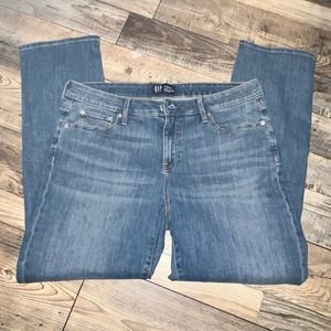 Gap curvy straight leg